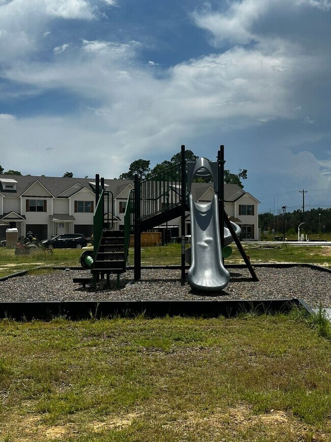 Building Photo - New Construction 4 Bedroom Townhome!