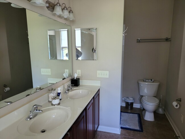 Master Bathroom2 - 1059 Bluffway Dr