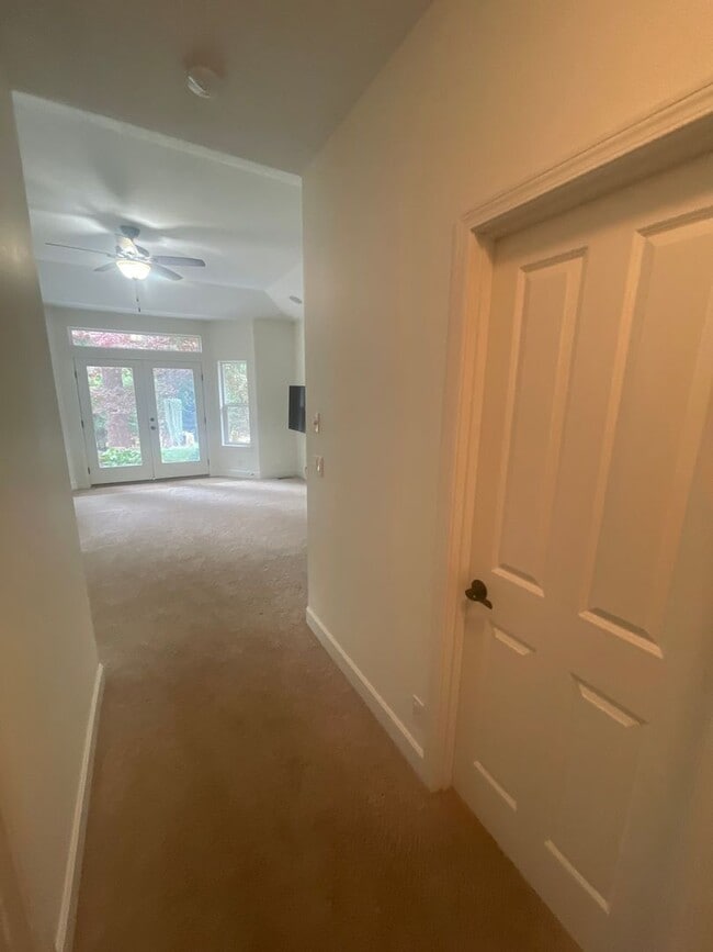 Building Photo - Beautiful 4 Bedroom on 2.5 Acres!