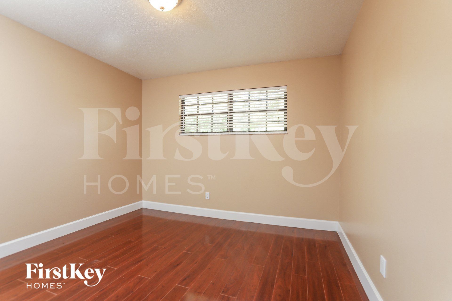 Building Photo - 988 Glenview Cir