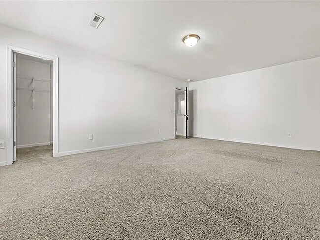 Building Photo - 4120 Vershire Ave