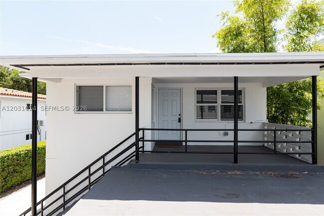 Building Photo - 2240 SW 16th St