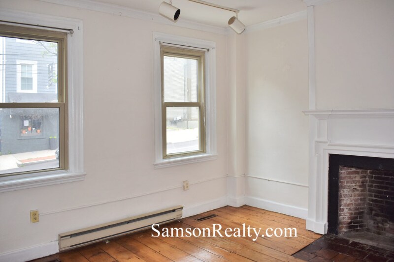 Building Photo - 323 Wickenden St
