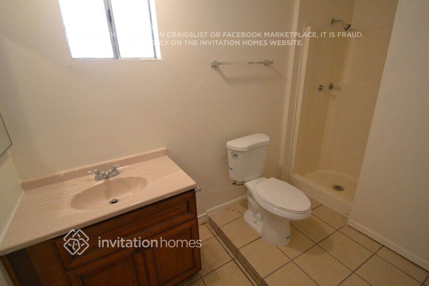Building Photo - 1643 N 56th Ln