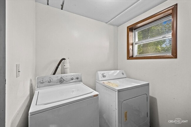 Building Photo - 8N486 Thomas Rd
