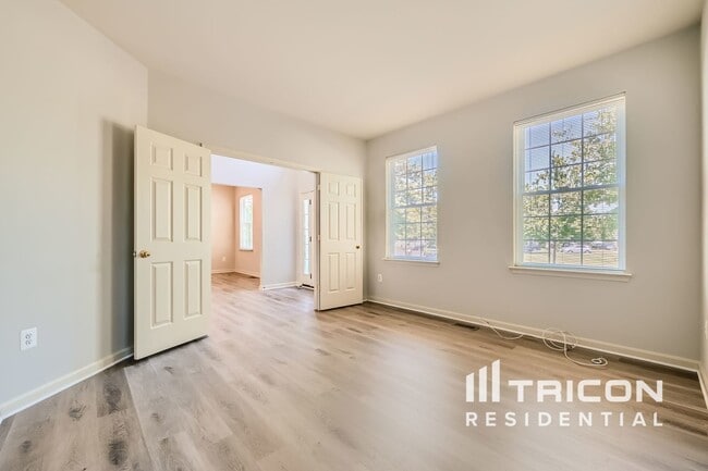 Building Photo - 611 China Clipper Cir