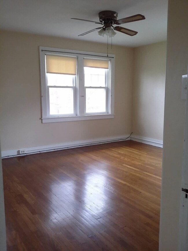 Building Photo - Beautiful 3 bedroom Home in Mt. Lebanon