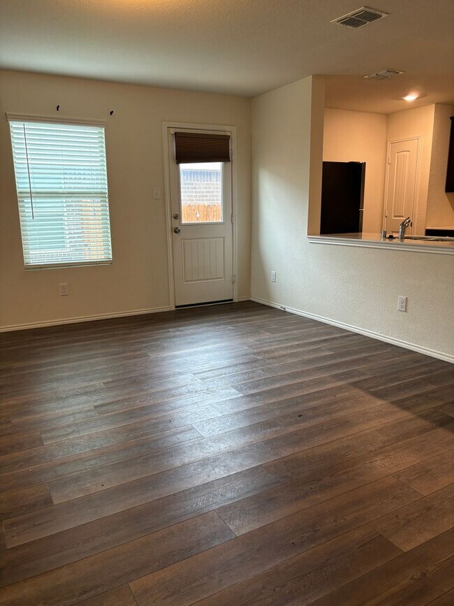 Building Photo - EMISD***3/2/2****