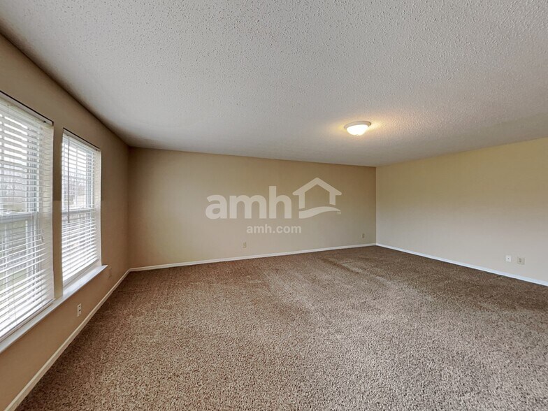 Building Photo - 10798 Cyrus Dr