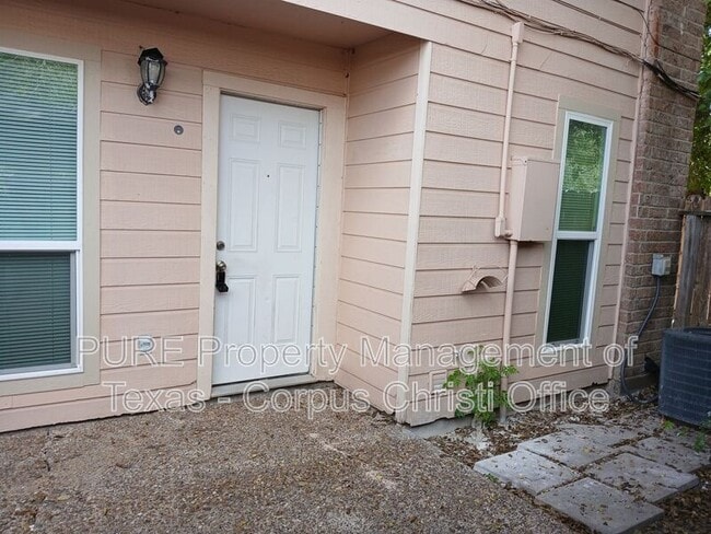 Building Photo - 5001 Middlecoff Cir