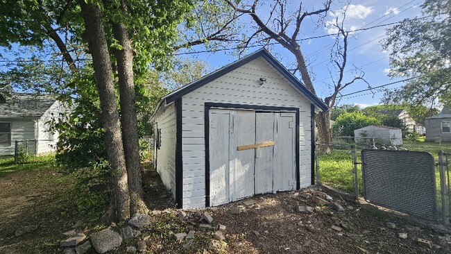 Building Photo - 1019 N Tenth St