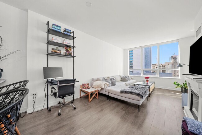 Building Photo - 750 N Hudson Ave