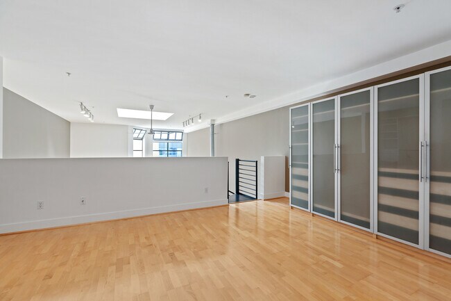 Building Photo - 125 Gilbert St