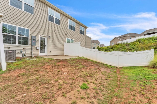 Building Photo - Stylish 3BR/2.5BA Craftsman Townhome with Modern Finishes in Pendleton! $1,700/mo rent