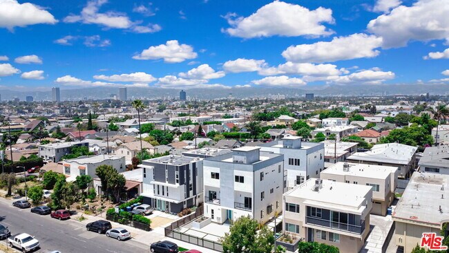 Building Photo - 4547 Saturn St