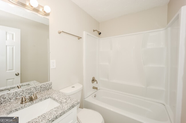 Building Photo - 862 Kennesaw Dr