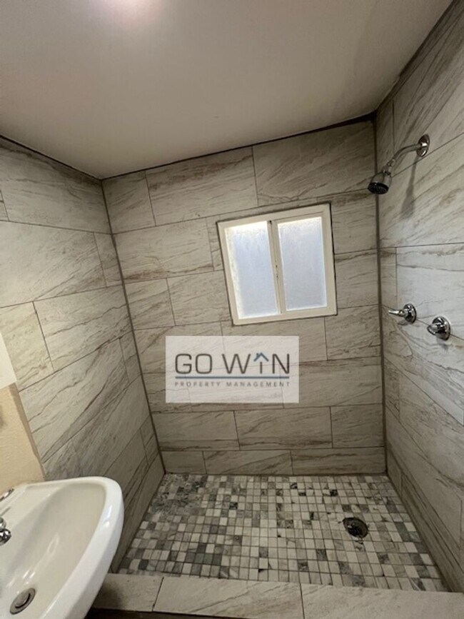 Building Photo - 3546 W Roosevelt St