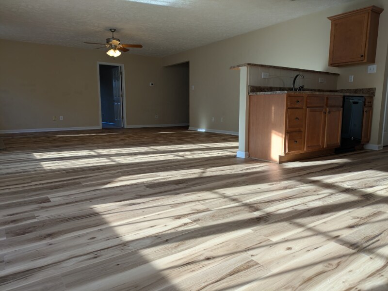 Building Photo - 361 Americana Dr