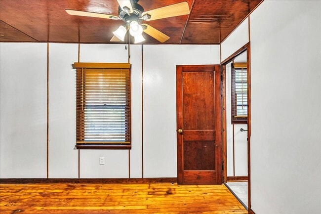 Building Photo - 1 bedroom off of Ferguson