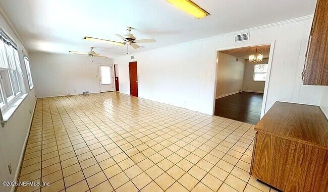 Building Photo - 2704 Boquette Ave