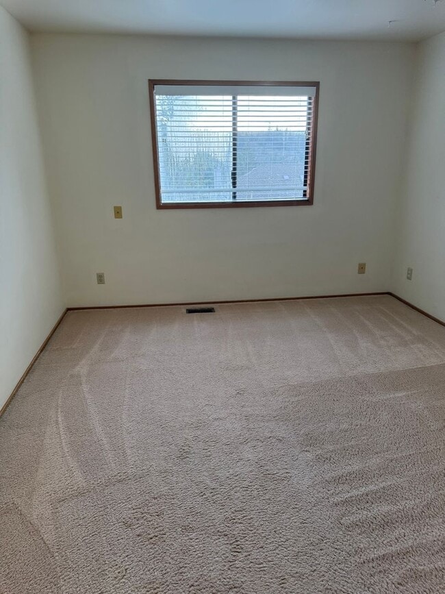 Building Photo - 3Bd/2.5Ba Bellevue House