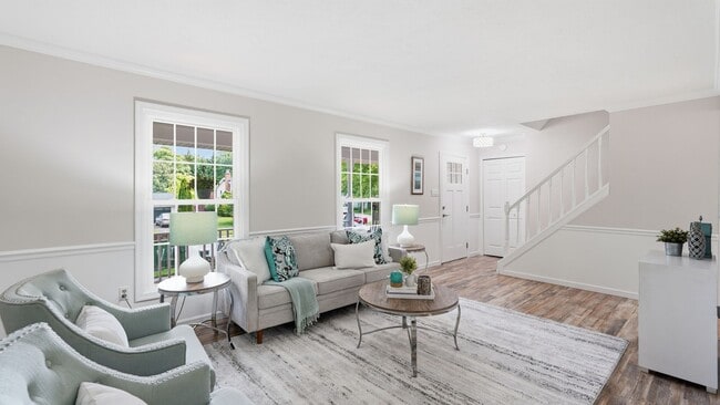 Building Photo - Newly Renovated 5 Bedroom Home With Country Porch!
