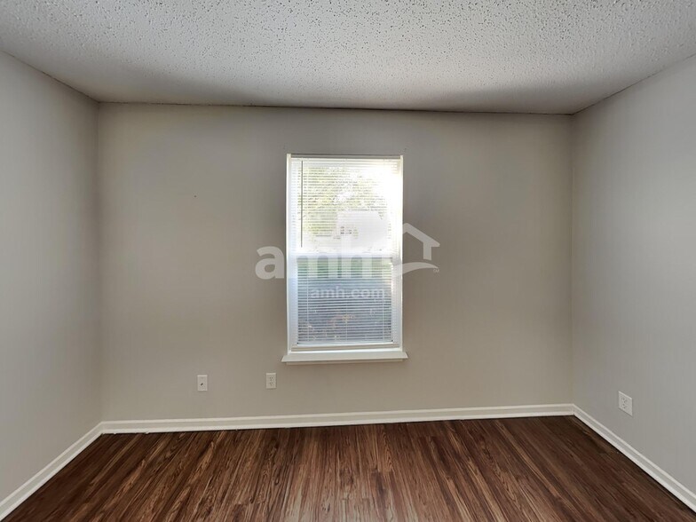 Building Photo - 1316 Clove Ct