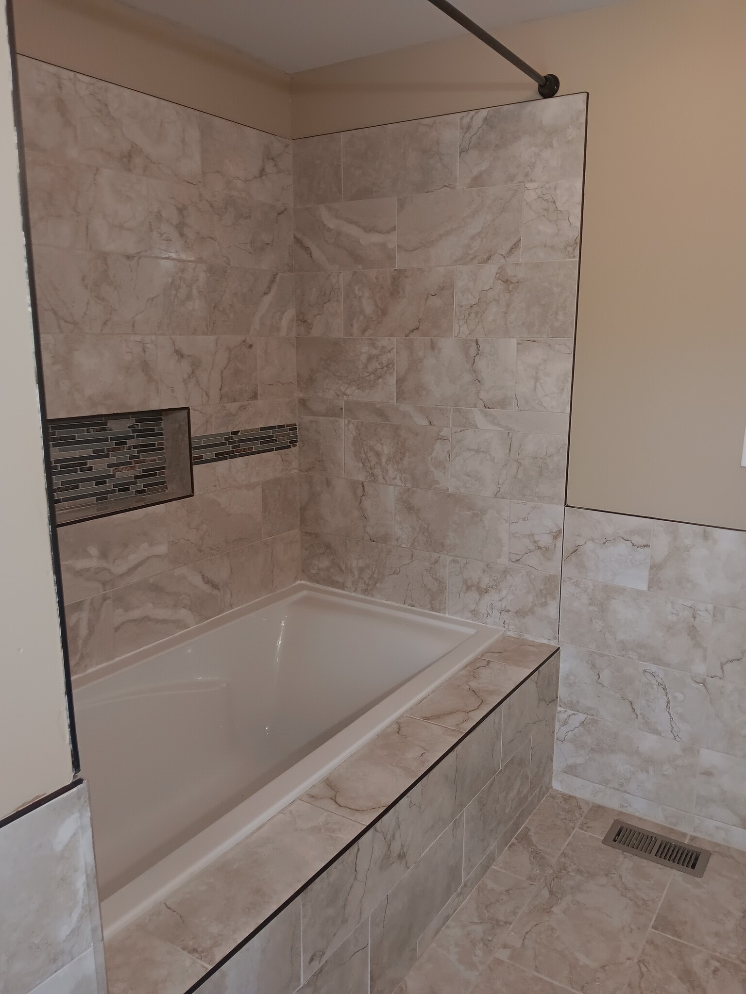 Building Photo - 250 Amal Dr SW