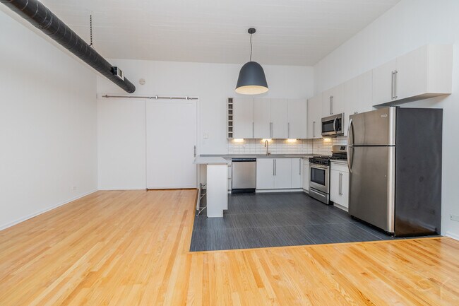 Building Photo - 1021 S State St