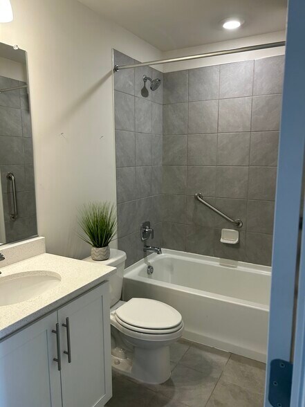 Downstairs Full Bath - 813 Bond St