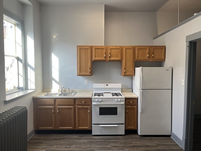 Building Photo - 212 N 8th St