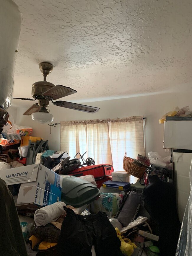 Building Photo - Chang Duplex