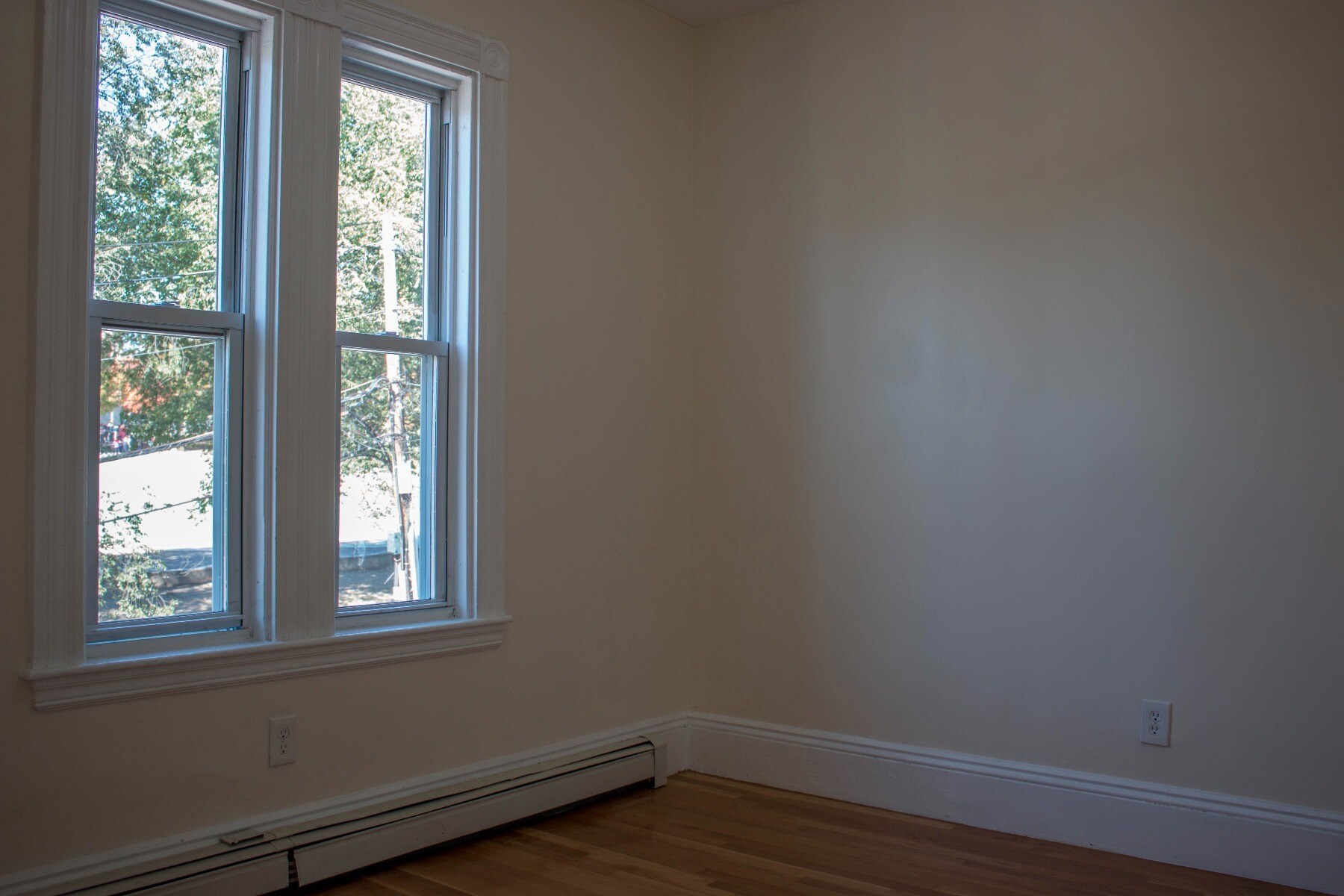 Building Photo - 14 Schiller St