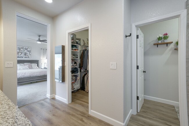 Building Photo - 5884 Cedarwood Cmn