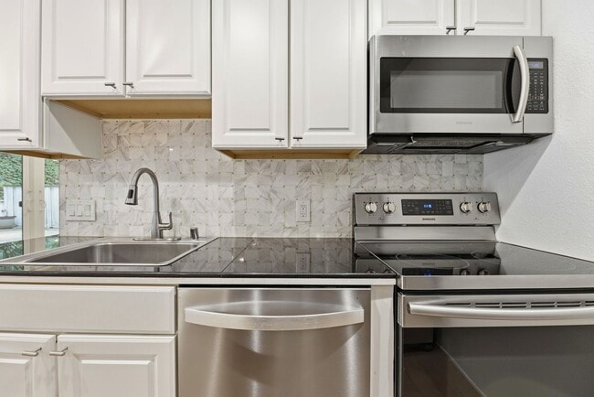 Building Photo - Elegantly Updated Apartment for Rent in Orinda