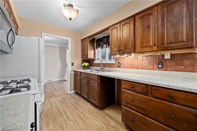Building Photo - 4960 W Park Dr