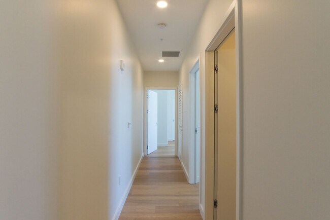 Building Photo - 2Bd/2Ba Seattle Condo