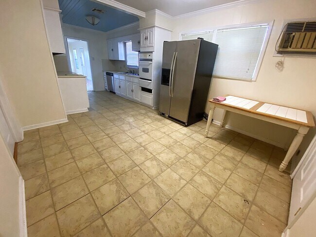 Building Photo - 3BR/2BA Home with Garage in an Established Lake Charles Neighborhood