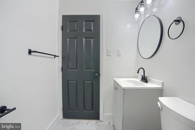 Building Photo - 3807 Fleetwood Ave