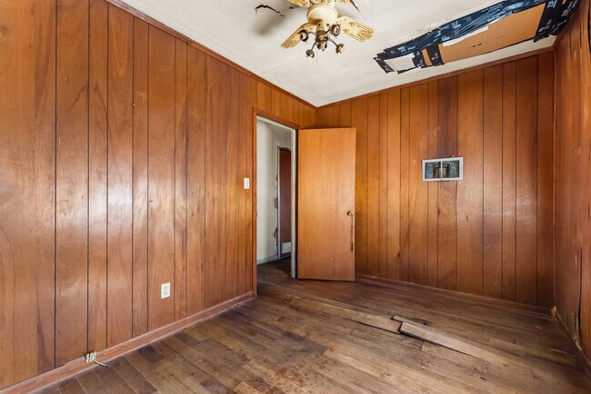 Building Photo - 932 Lewis St