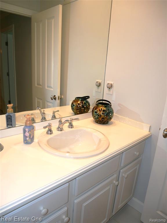 Building Photo - 444 Chester St