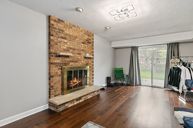 Building Photo - 121 Millis Ln