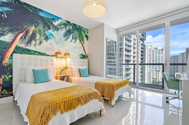 Building Photo - 485 Brickell Ave