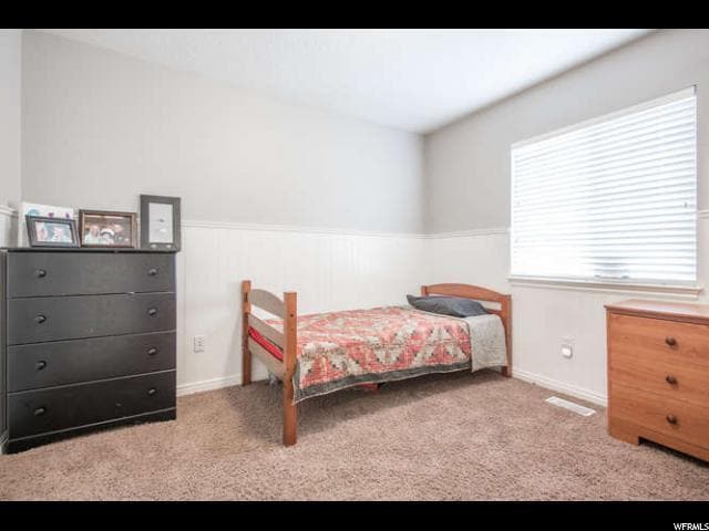 Building Photo - Lovely Townhome Conveniently Located Near ...