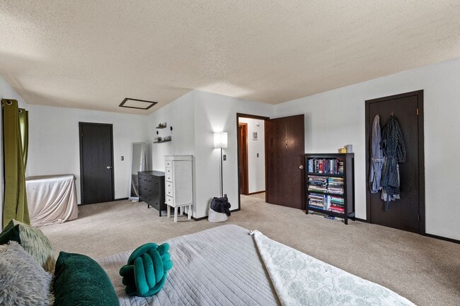 Building Photo - 4303 Eastcrest Cir W