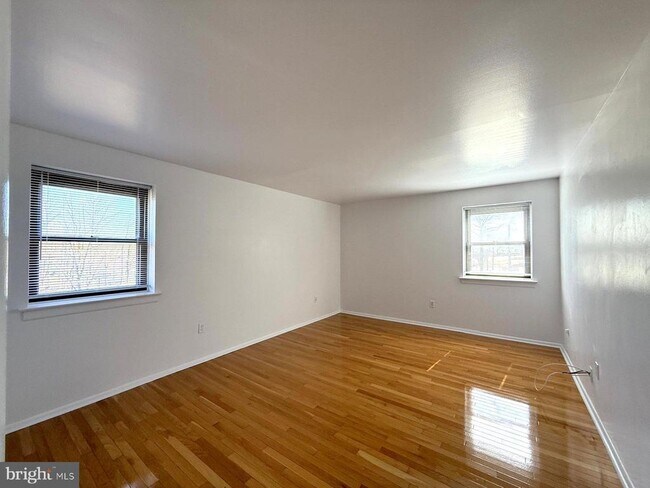 Building Photo - 606 Cooper Landing Rd