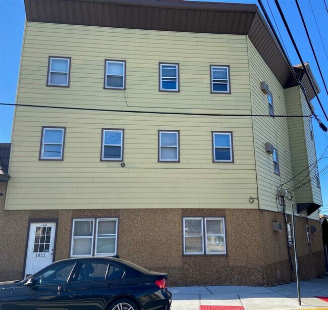 1023 Paterson Plank Rd 1023 Paterson Plank Rd North Bergen NJ 07047