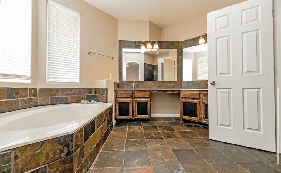 Building Photo - 9297 Thunderbolt Court