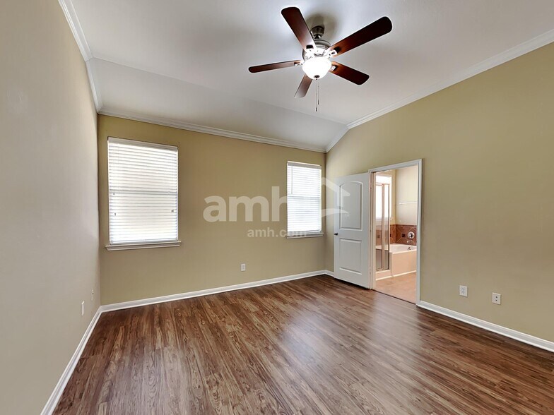 Building Photo - 26314 Longview Creek Dr