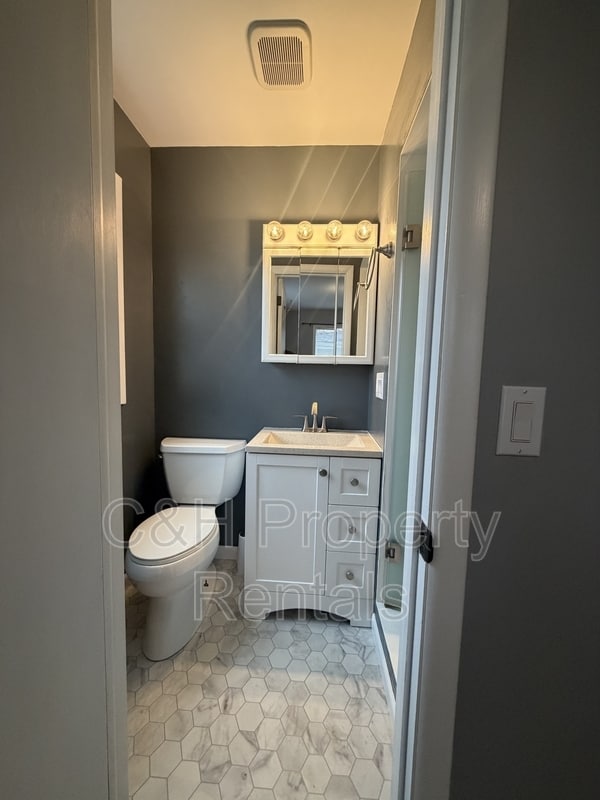 Building Photo - 915 Avenue F